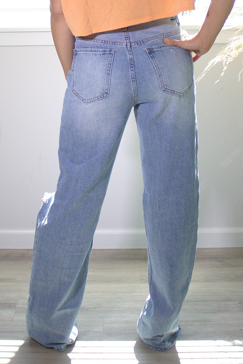 wide legs distressed mom jeans